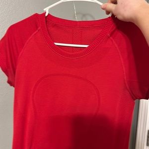 RED LULULEMON SWIFTLY TECH SIZE 6